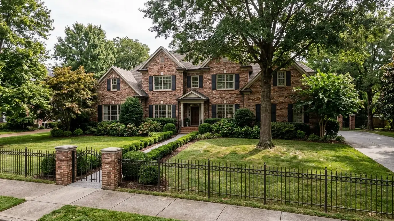 A green lawn at a Green Hills, Tennessee home