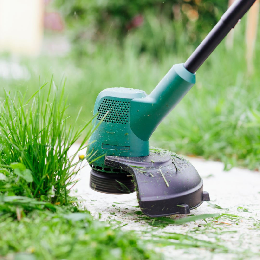 Lawn Weed Eating Thompson’s Station